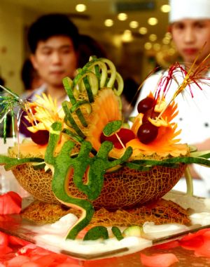 A dish in the shape of the emblem of the 2010 Shanghai World Expo is seen during a cooking competition greeting the 2010 Shanghai World Expo held in Wujiaochang in Yangpu District of Shanghai, east China, Sept. 15, 2009, which attracted chefs from 16 catering companies joining in the competition.(Xinhua Photo) 