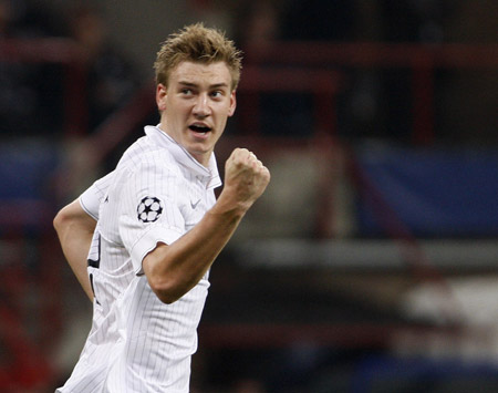 Arsenal's Niklas Bendtner reacts after scoring against Standard Liege's during a Champions League soccer match at Sclessin stadium in Liege September 16, 2009.(Xinhua/Reuters Photo)