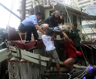 7 dead, 4 missing as typhoon Koppu hits S. China