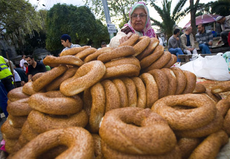 A vendor sells Turkish traditional breads outside the Eyup Sultan Mosque after Eid al-Fitr prayers in Istanbul September 20, 2009.