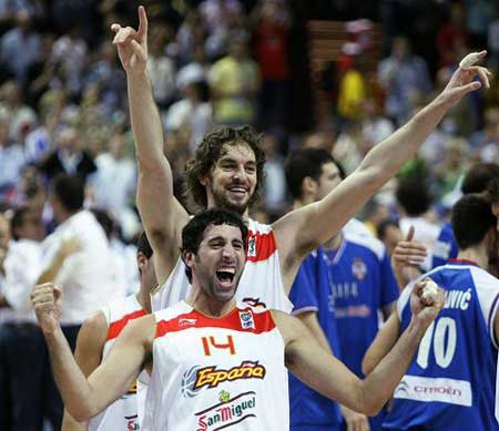 Spain's player Pau Gasol (Back) celebrates with his teammate after winning the final of the European champion held in Polish city Katowice Sept. 20, 2009.(Xinhua/Reuters Photo) 