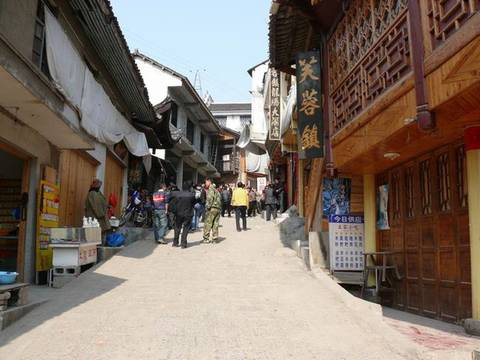 Furong Town is a 2,000-year-old town, which used to be ruled by Youyang county and was called 'Youyang grand town'. [photo:yeschinatour.com] 