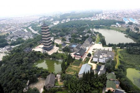 The aerial picture taken on Sept. 10, 2009 shows the time-honored Gaomin Temple in Yangzhou City, east China's Jiangsu Province.(Xinhua/Cheng Jianping)