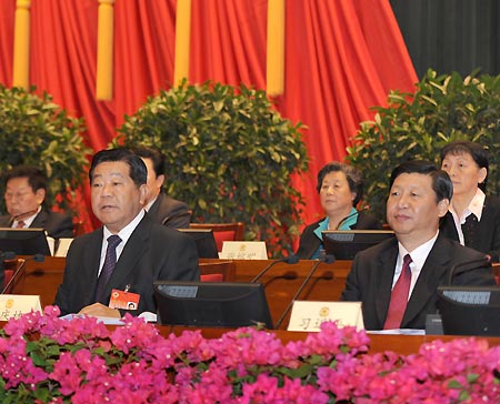 Jia Qinglin (Front, L), chairman of the Chinese People's Political Consultative Conference (CPPCC) National Committee, and Chinese Vice President Xi Jinping (Front, R) attend the 7th Meeting of the Standing Committee of 11th CPPCC National Committee in Beijing, capital of China, on Sept. 21, 2009. (Xinhua/Ma Zhancheng) 