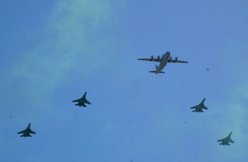 Chinese People's Liberation Army air force jets fly over central Beijing during rehearsals for the country's 60th National Day celebrations, in China, Monday, Sept. 21, 2009. A grand military parade is planned on Oct 1 to celebrate the founding of the nation. [Photo: CFP] 