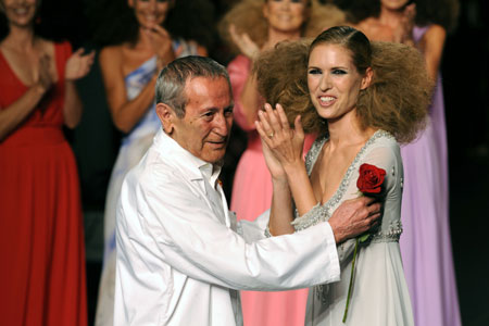 Spainish designer Elio Berhanyer receives congratulations after his show at Cibeles Madrid Fashion Week Spring/Summer 2010 show in Madrid, capital of Spain, Sept. 21, 2009. (Xinhua/Chen Haitong)