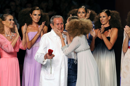 Spainish designer Elio Berhanyer receives congratulations after his show at Cibeles Madrid Fashion Week Spring/Summer 2010 show in Madrid, capital of Spain, Sept. 21, 2009. (Xinhua/Chen Haitong)