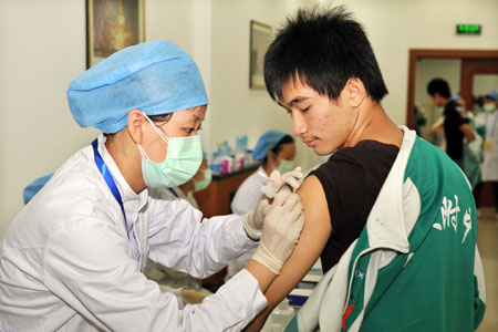 A student from the High School affiliated to Minzu University of China receives the A/H1N1 flu vaccination in Beijing, capital of China, on Sept. 21, 2009. The national capital Beijing took the lead in the country to start A/H1N1 flu vaccination program Monday, the municipal health authorities announced. 