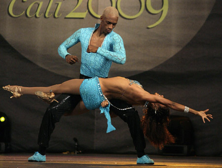 Colombian dancers John Valencia and Leidy Giraldo perform in the couples category salsa exhibition of the fourth World Salsa Festival held at the Canaveralejo Bullring in Cali September 20, 2009.(Xinhua/Reuters Photo)
