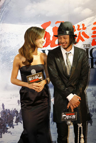 Cast members Maggie Q (left) and Joe Odagiri promote the fantasy film 'The Warrior and the Wolf' at the Beijing premiere on September 20, 2009.