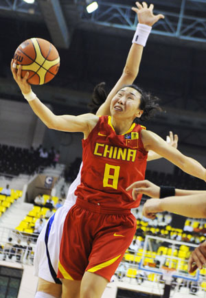 China's Miao Lijie goes up for a shoot during a Group A match against South Korea at the 23rd Asian Women's Basketball Championships in Chennai, India, on Sept. 22, 2009.(Xinhua/Wang Ye) 