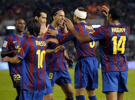 Barcelona's players celebrate a goal against Racing Santander during their Spanish First Division soccer match at Santander's El Sardinero stadium September 22, 2009.