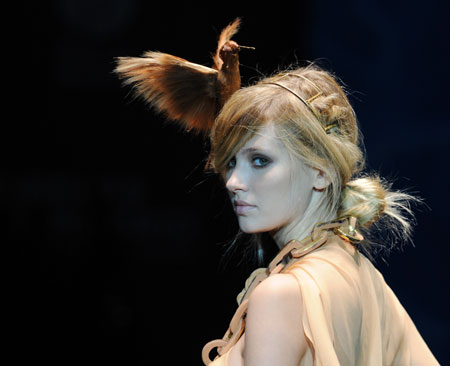 A model presents a creation by French designer Nicolas Vaudelet during the Madrid Cibeles Fashion Week in Madrid, Spain, Sept. 22, 2009. (Xinhua/Chen Haitong)