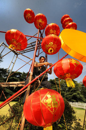 A worker arranges lanterns at a park in Changsha, capital of central China's Hunan Province, Sept. 22, 2009. Parks and other scenic sites of the city are decorated to celebrate the 60th anniversary of the founding of the People's Republic of China which falls on Oct. 1.(Xinhua/Long Hongtao) 