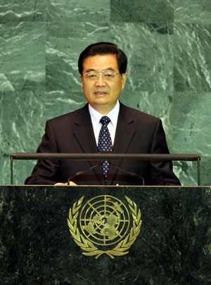 Chinese President Hu Jintao addresses the 64th United Nations General Assembly at the UN headquarters in New York, Sept. 23, 2009. The 64th session of the UN General Assembly kicked off its general debate on Wednesday. (Xinhua/Yao Dawei)