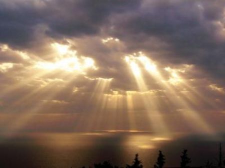 A nice example of crepuscular rays over the west coast of Levkas, Greece. The rays of sunlight that appear to radiate from a single point in the sky. The name comes from their frequent occurrences during crepuscular hours - those around dawn and dusk.(Source: CCTV.com)