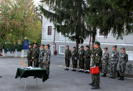 Chinese and Romanian soldiers take part in closing ceremony of a joint military mountain training in western Romania, Sept. 23, 2009. A joint 10-day training session named 