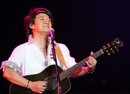 Wakin Chou performs onstage during the Super Band 2009 world tour concert in Luoyang, central China's Henan Province, Sept. 23, 2009. The Super Band consists of four of the most famous Mandopop and Cantopop stars of the 1980s and 1990s: Lo Ta Yu, Jonathan Lee, Wakin Chou and A-Yue, and has unparalleled influence over the country's music entertainment industry. (Xinhua/Li Shubao)