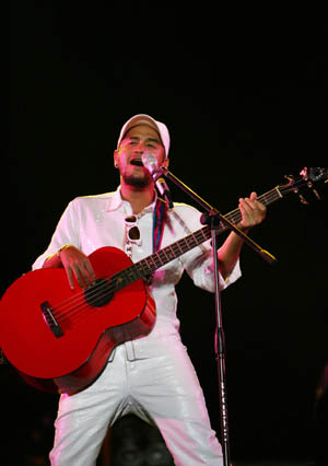 A-Yue performs onstage during the Super Band 2009 world tour concert in Luoyang, central China's Henan Province, Sept. 23, 2009. The Super Band consists of four of the most famous Mandopop and Cantopop stars of the 1980s and 1990s: Lo Ta Yu, Jonathan Lee, Wakin Chou and A-Yue, and has unparalleled influence over the country's music entertainment industry. (Xinhua/Li Shubao)