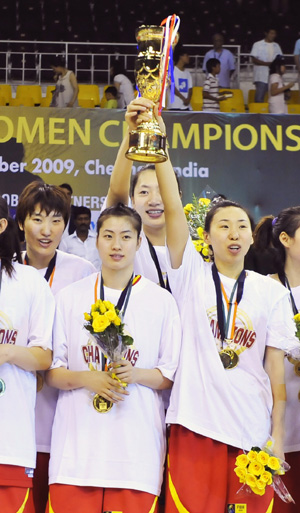 China's Miao Lijie(R1) and her teammate Guan Xin hold up the trophy during the awarding ceremony after the final match between China and South Korea at the 23rd Asian Women's Basketball Championships in Chennai, India, on Sept. 24, 2009. China beat South Korea 91-71. (Xinhua/Wang Ye)