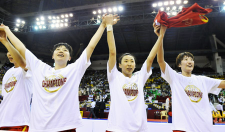China's Miao Lijie(R2) and her teammates celebrate after the final match between China and South Korea at the 23rd Asian Women's Basketball Championships in Chennai, India, on Sept. 24, 2009. China beat South Korea 91-71. (Xinhua/Wang Ye)