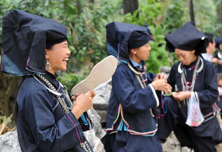 Women of Dark Cloth Zhuang stitch soles in Napo county, southwest China's Guangxi Zhuang Autonomous Region, Sept. 23, 2009. 