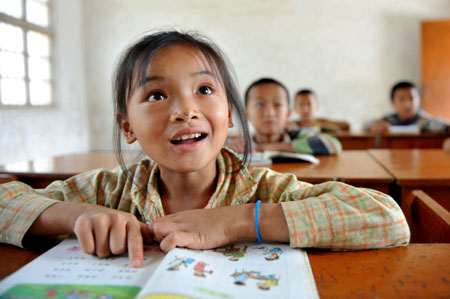 Children of Dark Cloth Zhuang attend class in Napo county, southwest China's Guangxi Zhuang Autonomous Region, Sept. 23, 2009. 