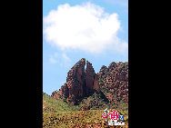 These undated photos shows the turtle-shaped mountains and a lake at the Kanbula National Forest Park in Jianzha County, Huangnan Tibetan Autonomous Prefecture, northwest China's Qinghai Province. Situated about 131km away from Xining, the Kanbula National Forest Park faces the Yellow River and is close to Lijiaxia Hydropower Station. [Photo by Shala]