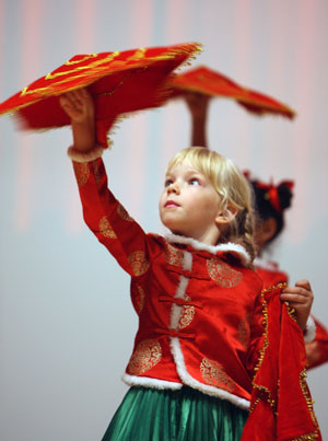  A German girl performs Chinese dance in an evening to celebrate the 60th anniversary of founding of the People's Republic of China in Berlin, capital of Germany, Sept. 24, 2009. (Xinhua/Luo Huanhuan)