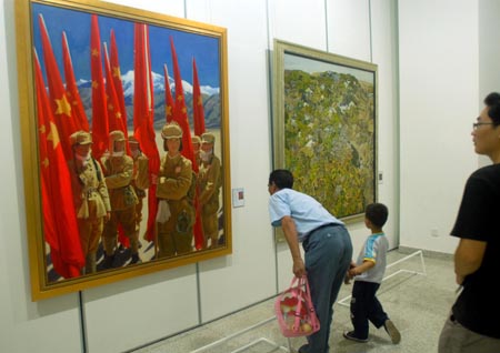 Visitors appreciate an oil painting at China's 11th National Oil Painting Works Exhibition in Wuhan, central China's Hubei province, Sept. 26, 2009. The exhibition which opened on Saturday opens to the public free of charge until early November this year. (Xinhua) 