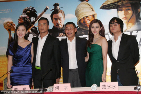 Movie director He Ping attended the premiere of his latest film 'Wheat' on Friday in Shanghai along with the movie's four lead actors.