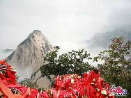 Mount Hua is located in the Shaanxi Province, about 100 kilometres east of the city of Xi'an, near the city Huayin. Hua was historically the location of several influential Taoist temples, and was known as a centre for the practice of traditional Chinese martial arts.[Photo by Li Wenke]