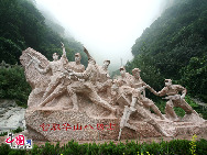 Mount Hua is located in the Shaanxi Province, about 100 kilometres east of the city of Xi'an, near the city Huayin. Hua was historically the location of several influential Taoist temples, and was known as a centre for the practice of traditional Chinese martial arts.[Photo by Li Wenke]