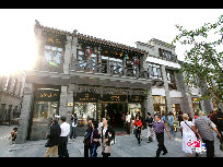 Qianmen street runs north to south from the bottom of Tiananmen Square and is intersected by the famous Dazhalan Hutong, where ancient Chinese medicine shops, fine silk clothing and age-old handicrafts are crowded together. It became a major commercial and entertainment street in the 20th century. After a period of renovation, Qianmen Street formally opened to the public.[Photo by Zhuang Hao]