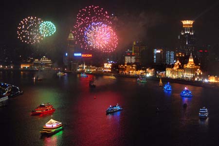 Fireworks are seen over the Huangpujiang River, during a festival fireworks show together with the festooned ships cruise over the Huangpujiang River to intensify the happy festival atmosphere to usher in the forthcoming 60th anniversary of the founding of the People's Republic of China, in Shanghai, east China, Sept. 28, 2009. (Xinhua/Zhu Lan)