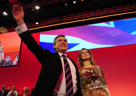 British Prime Minister Gordon Brown and his wife Sarah attend the annual Labour Party Conference in Brighton, Britain, on September 29, 2009.(Xinhua/Zeng Yi)