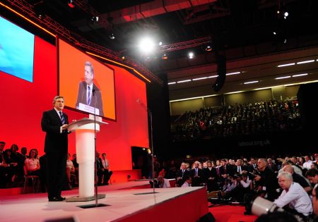 British Prime Minister Gordon Brown delivers a speech at the annual Labour Party Conference in Brighton, Britain, on September 29, 2009.(Xinhua/Zeng Yi)