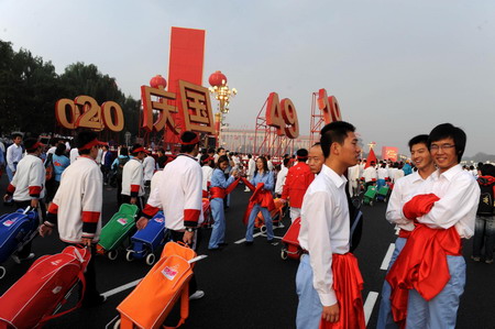 Tian'anmen embraces revellers