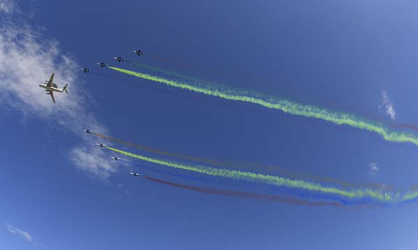 The leading formation of planes fly over the Tian'anmen Square in the celebrations for the 60th anniversary of the founding of the People's Republic of China, in central Beijing, capital of China, Oct. 1, 2009.(Xinhua/Jin Liangkuai)