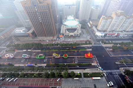 Floats move to a designated place to prepare for the celebrations for the 60th anniversary of the founding of the People's Republic of China, in Beijing, capital of China, Oct. 1, 2009.