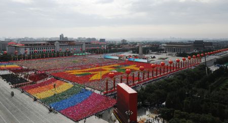 Participants wait at the Tian'an men Square to take part in the celebrations for the 60th anniversary of the founding of the People's Republic of China, in central Beijing, capital of China, Oct. 1, 2009.