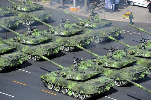 Amored vehicles roll into Tian'anmen Square