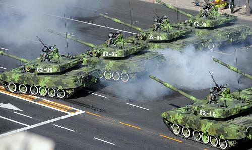 Amored vehicles roll into Tian'anmen Square