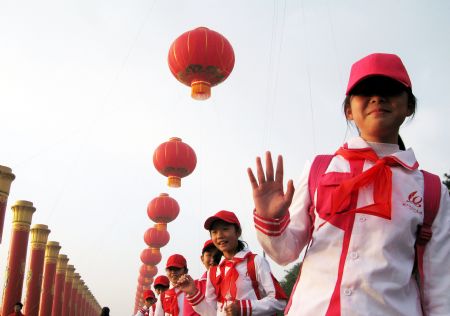 Pupils attending the celebrations for the 60th anniversary of the founding of the People's Republic of China, walk into the Tian'anmen Square in central Beijing, capital of China, Oct. 1, 2009.(