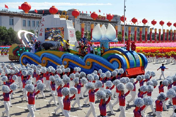 float marching past Tian'anmen Square