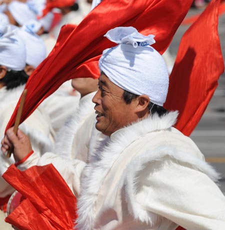 People play drums in a parade of the celebrations for the 60th anniversary of the founding of the People's Republic of China, on Chang'an Avenue in central Beijing, capital of China, Oct. 1, 2009. 