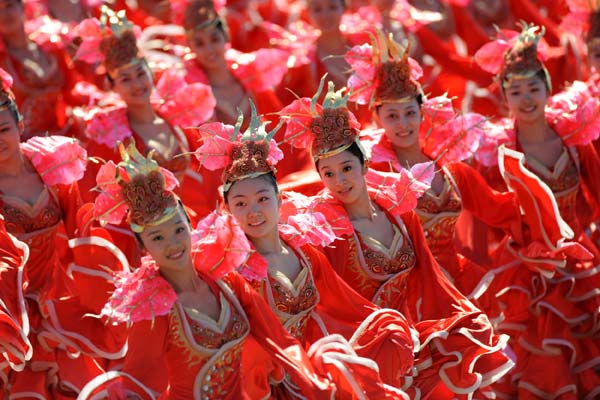 Dancers perform in a parade of the celebrations for the 60th anniversary of the founding of the People's Republic of China on the Tian'anmen Square, in central Beijing, capital of China, Oct. 1, 2009.