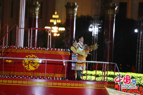 A grand evening gala is held to celebrate the People's Republic of China's 60th anniversary at the Tian'anmen Square in Beijing on Oct. 1 evening. Singers and dancers give spectacular performance at the show. 