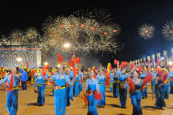 A grand evening gala is held to celebrate the People's Republic of China's 60th anniversary at the Tian'anmen Square in Beijing on Oct. 1 evening. Fireworks light up the TiDancers perform at the show. 