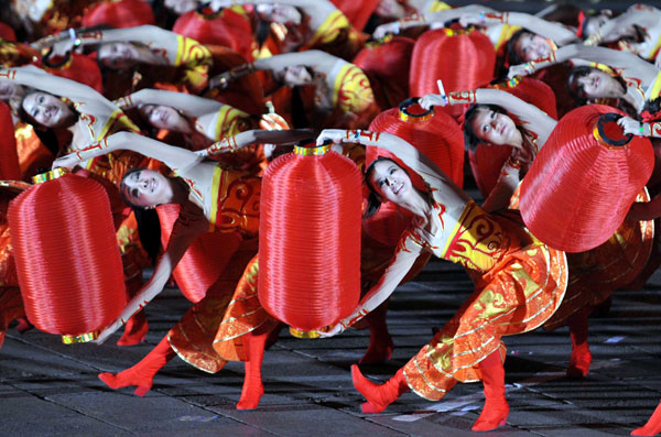 A grand evening gala is held to celebrate the People's Republic of China's 60th anniversary at the Tian'anmen Square in Beijing on Oct. 1 evening. Fireworks light up the TiDancers perform at the show. 